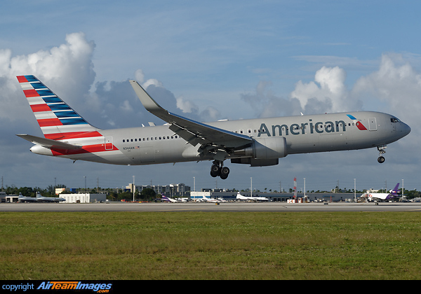 Boeing 767-323/ER Boeing 767-323/ER