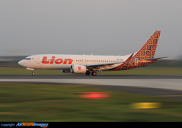 Boeing 737-8 MAX Boeing 737-8 MAX