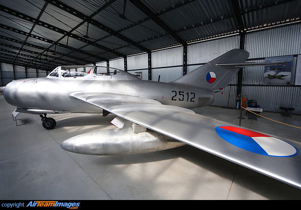 Mikoyan Gurevich MiG-15 Mikoyan Gurevich MiG-15