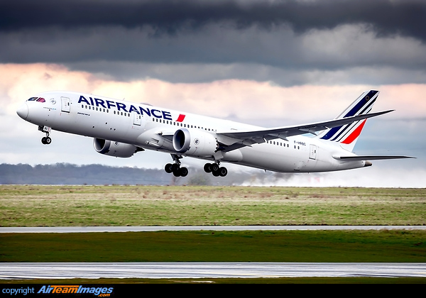 Boeing 787-9 Dreamliner Boeing 787-9 Dreamliner