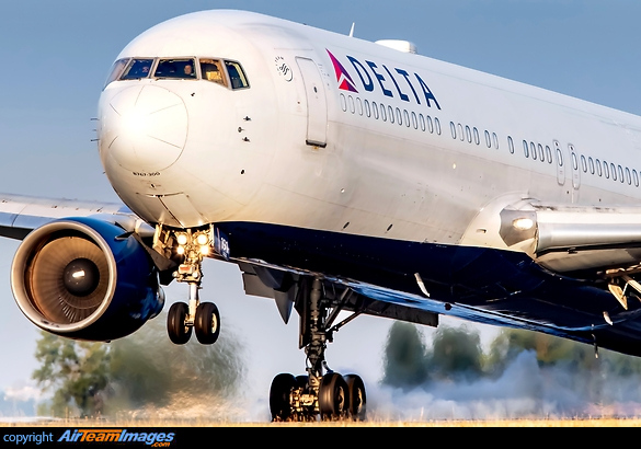 Boeing 767-332/ER Boeing 767-332/ER