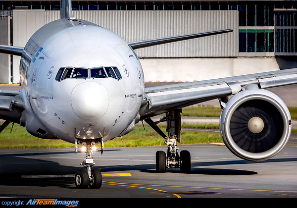 Boeing 777-228/ER Boeing 777-228/ER