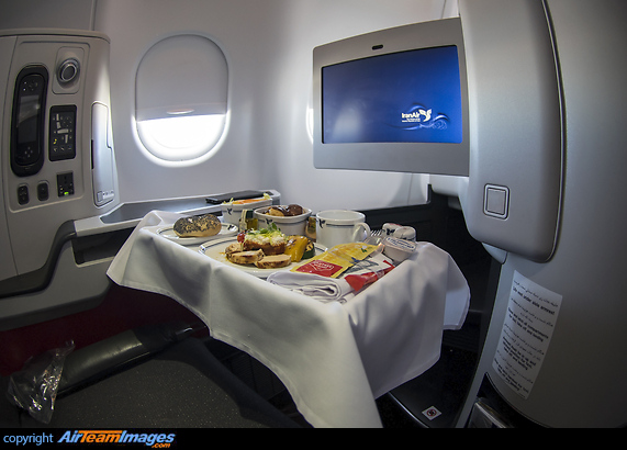 Business Class Appetizer for VIE-IKA Route Airbus A330-243