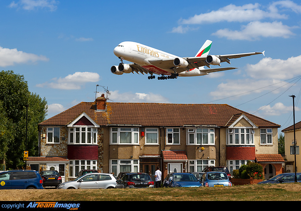 Myrtle Avenue, is just a stone's throw from Heathrow Airport for landing aircraft on runway 27L Myrtle Avenue Heathrow