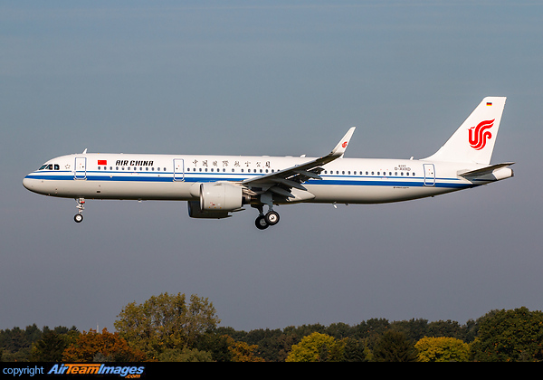 Performing a low approach at HAM during its first fligh. Airbus A321-271N
