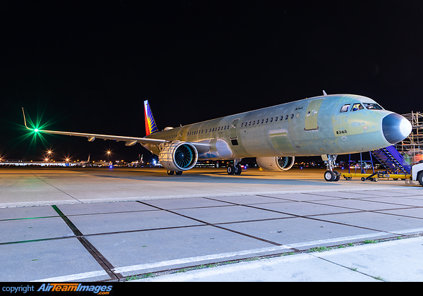 Ready to enter the painthangar for the final colors Airbus A321-271N