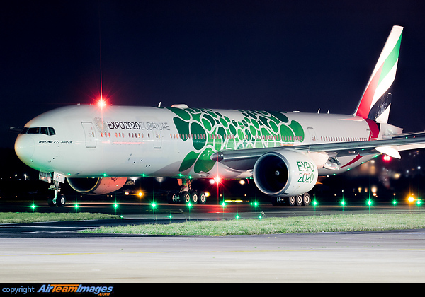 Getting ready to taxy to Gulf1 for a 05 departure.
All widebodies parked at stand 34 have to be pushed back to the main taxiway. The Emirates 777 normally parks at stand 30, this is closed for installing additional airbridges to accomodate the Airbus A380. Boeing 777-31H/ER