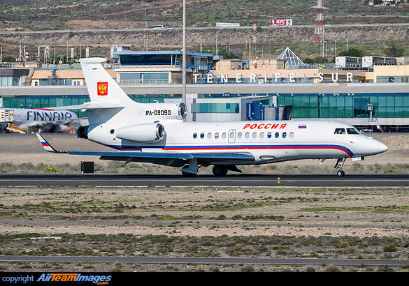 Russian delegation with President Vladimir Putin on his return from the G20 summit in Argentina. Dassault Falcon 7X