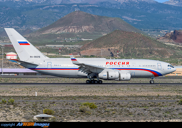 Russian delegation with President Vladimir Putin on his return from the G20 summit in Argentina. Ilyushin Il-96-300