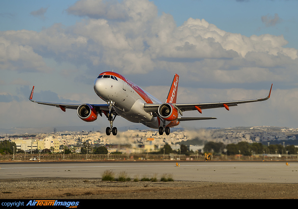Airbus A320-214 Airbus A320-214