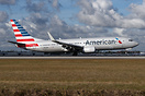 Boeing 737-823