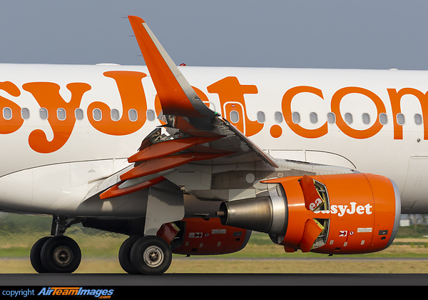 Engine reverse braking on the Polderbaan Airbus A320-214