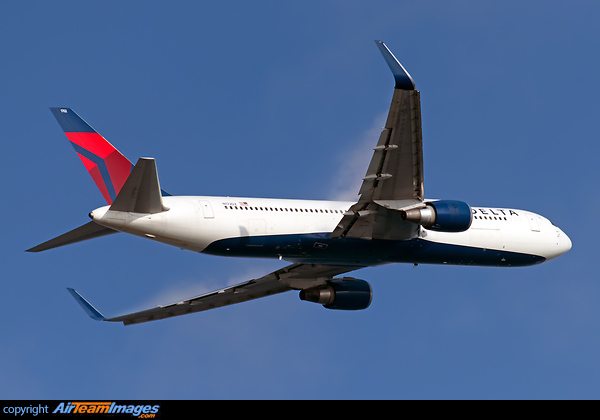 Boeing 767-332/ER Boeing 767-332/ER