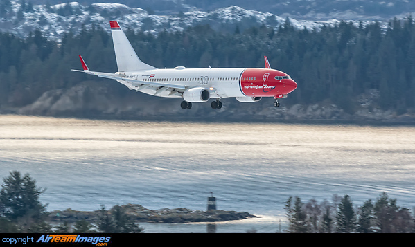 Boeing 737-8JP