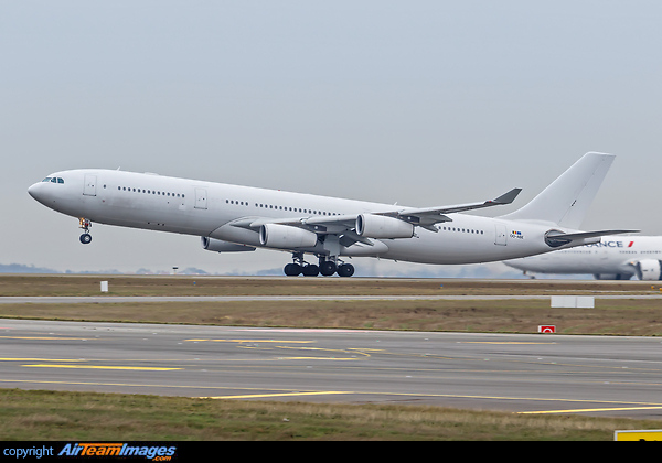 Airbus A340-313 Airbus A340-313
