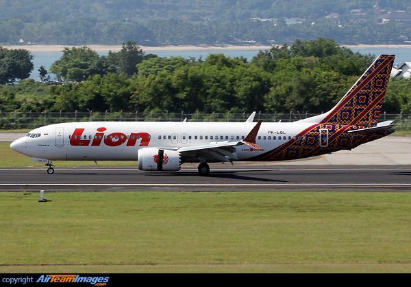 Boeing 737-8 MAX Boeing 737-8 MAX