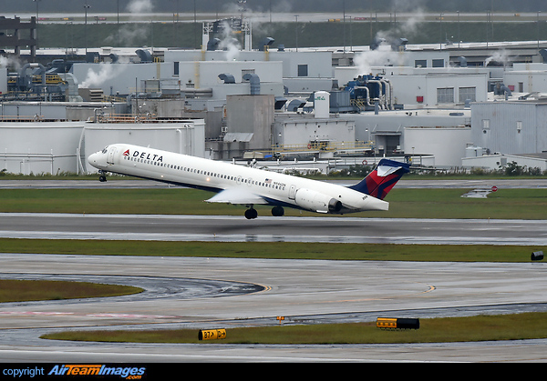 McDonnell Douglas MD-90-30 McDonnell Douglas MD-90-30