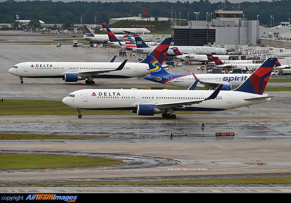 Boeing 767-332/ER Boeing 767-332/ER
