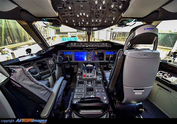 Boeing 787-10 Dreamliner Boeing 787-10 Dreamliner