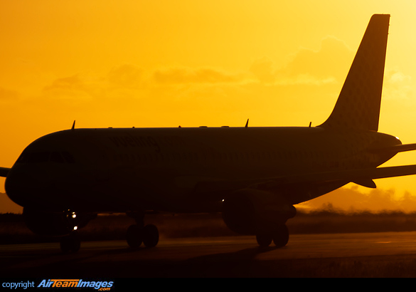 Airbus A320-214 Airbus A320-214