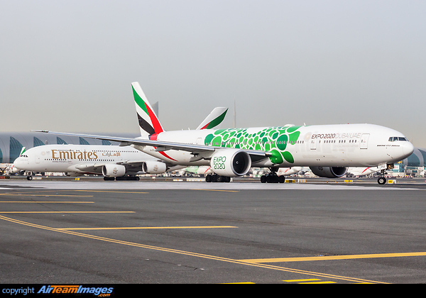 Boeing 777-31H/ER Boeing 777-31H/ER