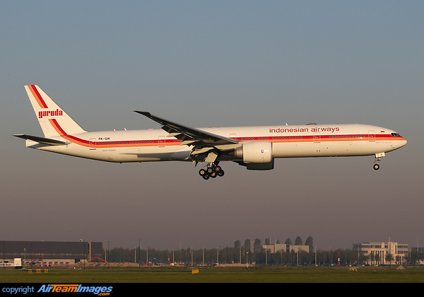 Painted in 1969-1985 retro special colours since February 2019. Boeing 777-3U3/ER