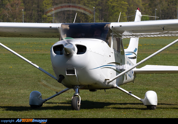 Cessna 172S Skyhawk SP Cessna 172S Skyhawk SP