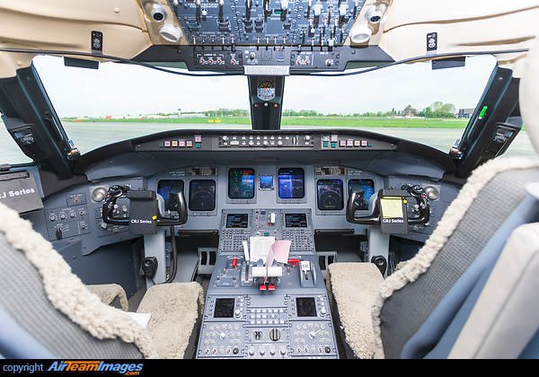 Bombardier CRJ-900 (5X-KOB) Aircraft Pictures & Photos - AirTeamImages.com