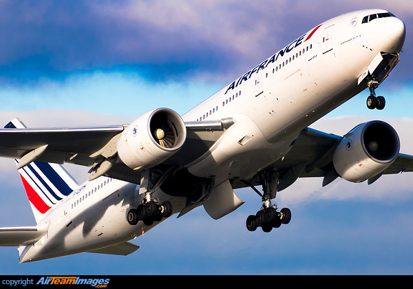 Boeing 777-228/ER Boeing 777-228/ER