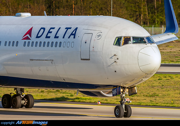 Boeing 767-332/ER Boeing 767-332/ER