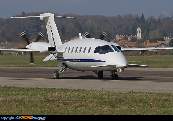 Piaggio P-180AM Avanti Piaggio P-180AM Avanti
