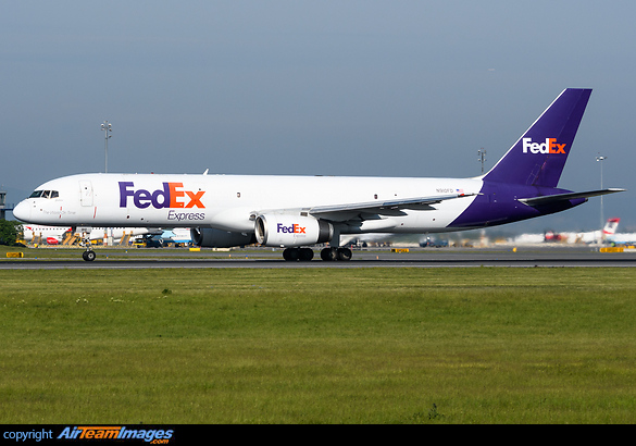 Boeing 757-236(SF) Boeing 757-236(SF)