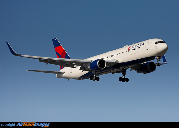Boeing 767-332/ER Boeing 767-332/ER