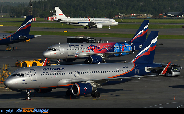 3 Different Aeroflot Colors in one Frame Airbus A320-214