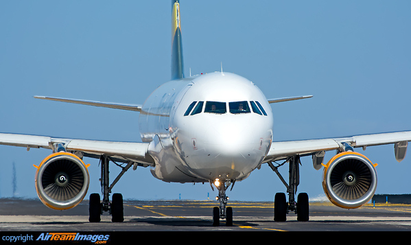 Airbus A321-211 Airbus A321-211