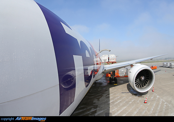 Uploading in progress... Boeing 777-FS2