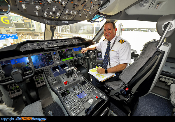 Boeing 787-10 Dreamliner Boeing 787-10 Dreamliner