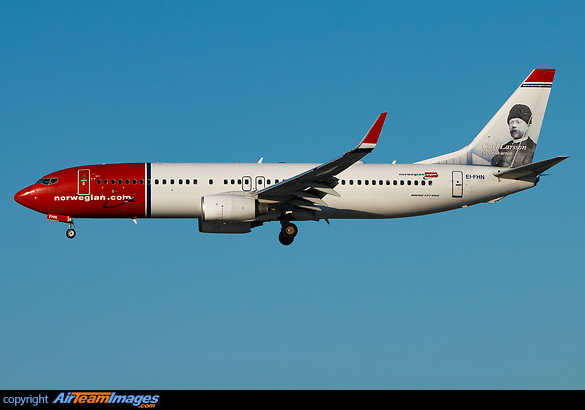 Carl Larsson cs Boeing 737-8JP