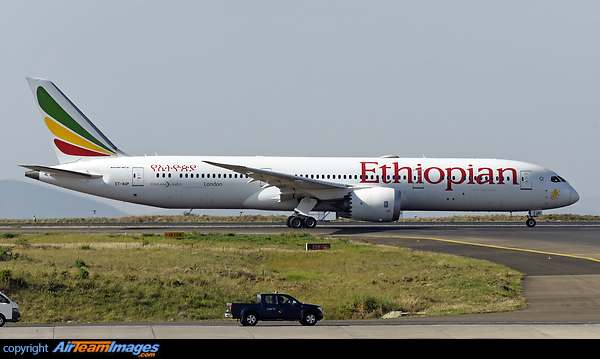 Boeing 787-9 Dreamliner Boeing 787-9 Dreamliner