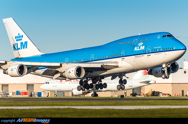 Boeing 747-406M Boeing 747-406M
