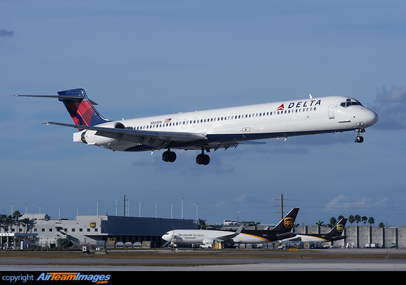 McDonnell Douglas MD-90-30 McDonnell Douglas MD-90-30