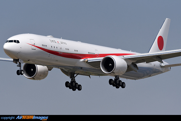 Japan's Shinzo Abe in Tehran for talks regarding Iran - US tensions. First Japanese premier to visit Tehran since the 1979 Islamic Revolution Boeing 777-3SB/ER