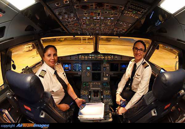 Female Cockpit Crew Airbus A319-132
