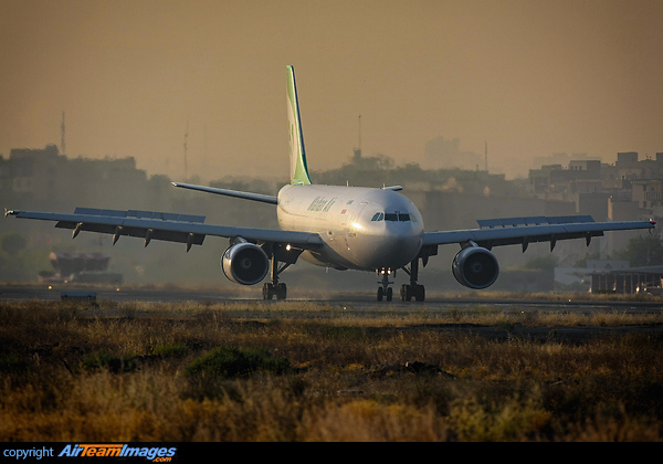 Slowing down on RWY29L Airbus A300B4-603