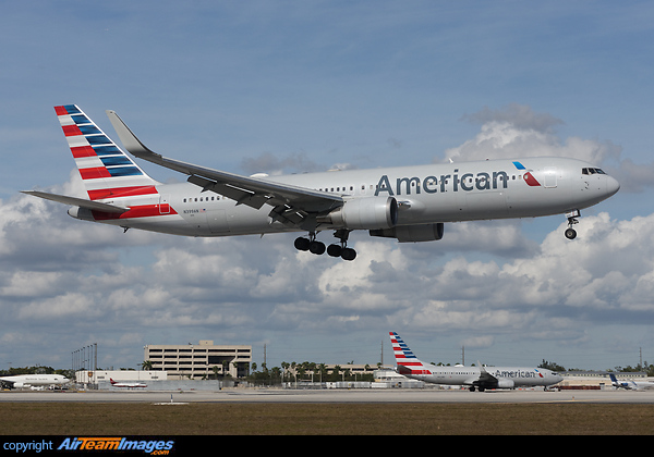 Boeing 767-323/ER Boeing 767-323/ER