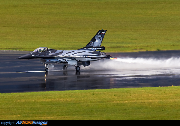 F16 solo display on departure after heavy rain F-16AM Fighting Falcon