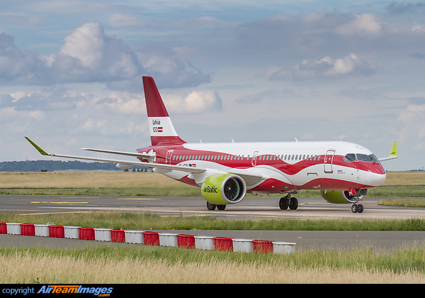 Airbus A220-300 Airbus A220-300