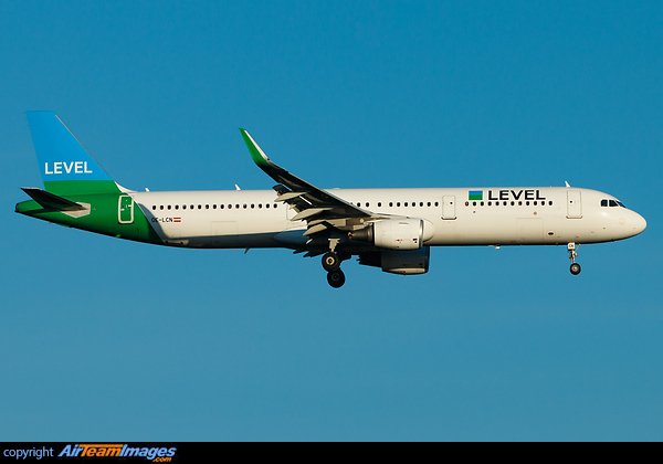 Airbus A321-211 Airbus A321-211