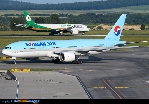 Boeing 777-2B5/ER Boeing 777-2B5/ER