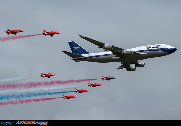Boeing 747-400 & Red Arrows Boeing 747-400 & Red Arrows